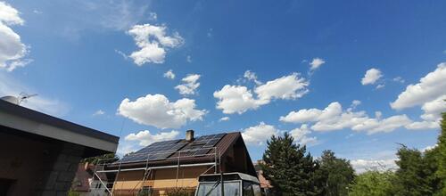 Reference Fotovoltaická elektrárna instalovaná v Želeči na sedlovou střechu