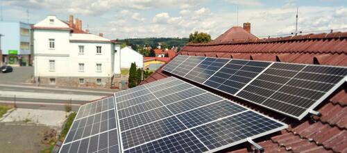 Reference Solární elektrárna s bateriovým úložištěm realizovaná v Klatovech