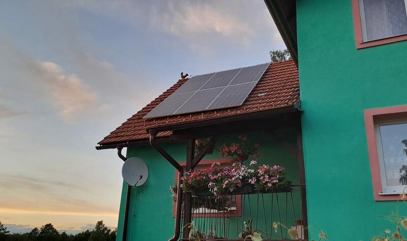Reference: Solární elektrárna s uložením do baterií - Benešov nad Černou 