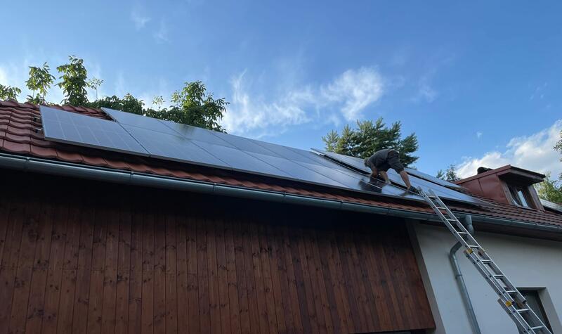 Reference: Instalace fotovoltaické elektrárny s baterií na klíč - Křížkový Újezdec 