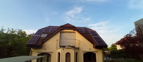 Reference Realizace fotovoltaiky s bateriovým úložištěm - Praha - Nebušice 