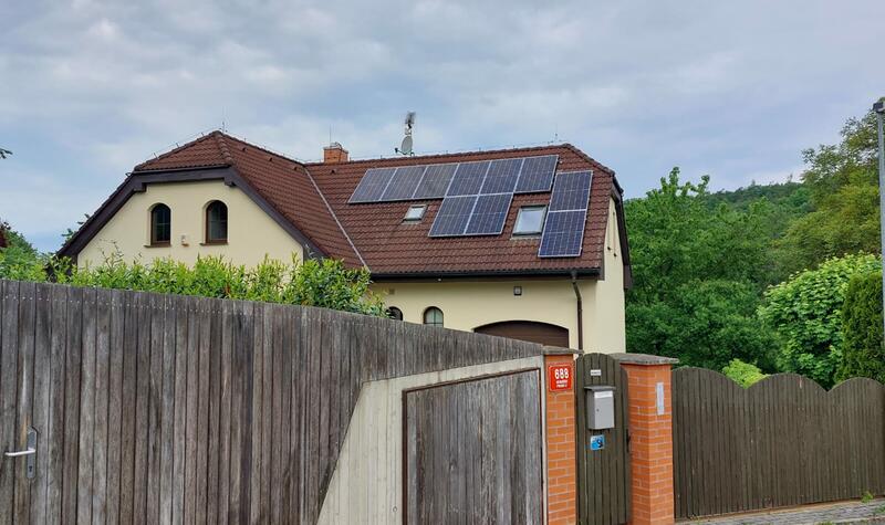 Reference: Realizace fotovoltaiky s bateriovým úložištěm - Praha - Nebušice 
