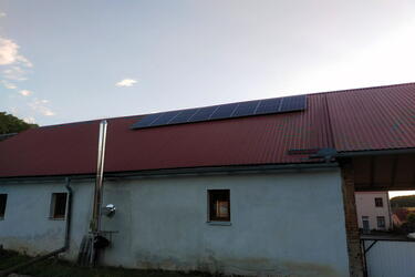 Reference: Solární elektrárna montovaná na sedlovou střechu - Měšín 