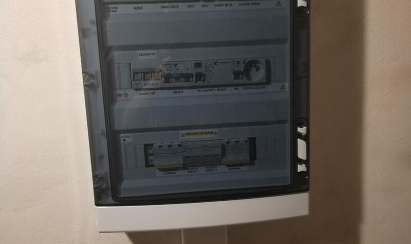 Reference: Fotovoltaická elektrárna s uložením do baterií realizovaná v Praze