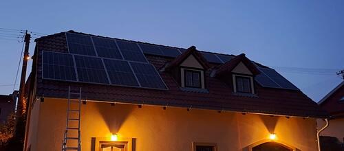 Reference Fotovoltaická elektrárna na klíč, instalovaná na polovalbovou střechu - Kutná Hora-Malín