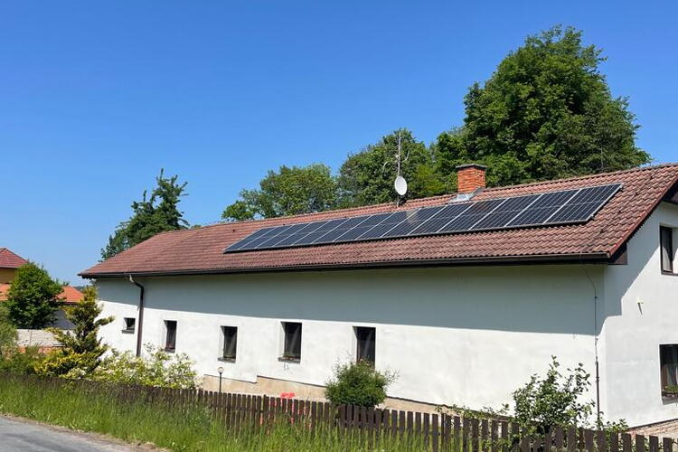 Reference: Fotovoltaická elektrárna s vyřízením dotace Nová zelená úsporám - Prosenická Lhota-Luhy 