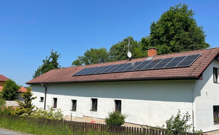 Reference: Fotovoltaická elektrárna s vyřízením dotace Nová zelená úsporám - Prosenická Lhota-Luhy 