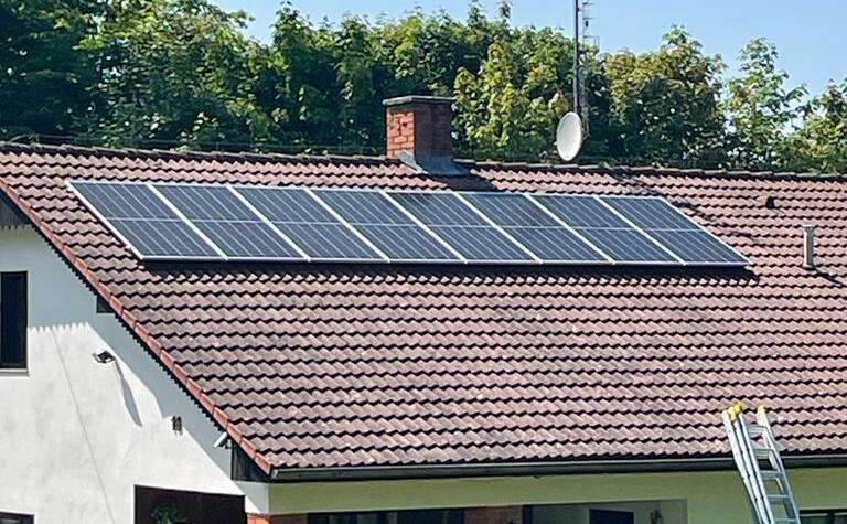 Reference: Fotovoltaická elektrárna s vyřízením dotace Nová zelená úsporám - Prosenická Lhota-Luhy 