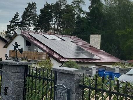 Reference: Fotovoltaická elektrárna na míru s bateriovým úložištěm - Zbůch