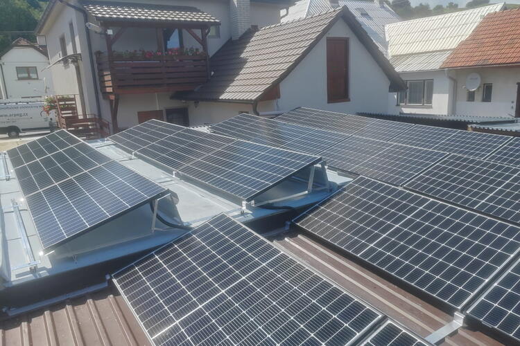 Reference: Solární elektrárna na míru instalovaná v Štítné nad Vláří 