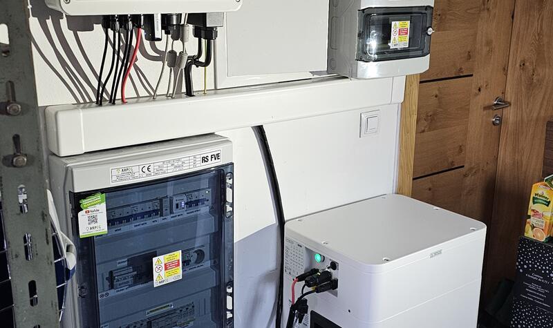 Reference: Fotovoltaická elektrárna na míru s bateriovým systémem - Kolín 