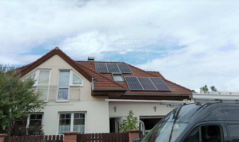 Reference: Solární elektrárna s uložením do baterií realizována v Bašťi ve Středočeském kraji