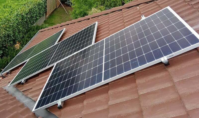 Reference: Solární elektrárna s uložením do baterií realizována v Bašťi ve Středočeském kraji