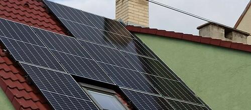 Reference Fotovoltaická elektrárna s využitím baterií realizovaná v Syrovicích