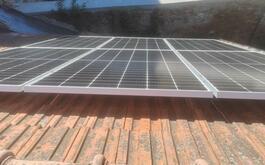 Reference Fotovoltaické panely montované na sedlovou střechu ve Vyklanticích
