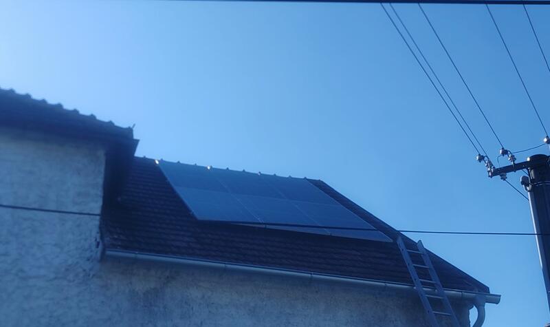 Reference: Fotovoltaické panely montované na sedlovou střechu ve Vyklanticích 