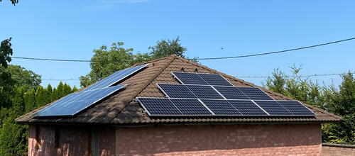 Reference Fotovoltaická elektrárna s autonabíječkou realizována v Hostíně 