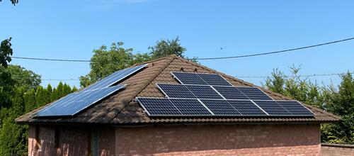 Reference Fotovoltaická elektrárna s autonabíječkou realizována v Hostíně