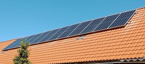 Reference Fotovoltaická elektrárna s využitím bateriového úložiště instalovaná v Oplotu