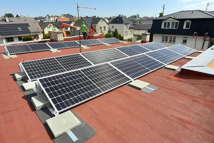Reference: Fotovoltaika s bateriovým systémem na míru realizovaná v Kravařích 