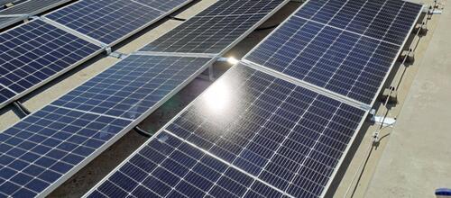 Reference Solární elektrárna na míru instalovaná na rovné střeše v Libčanech