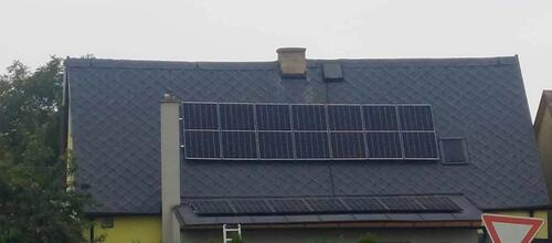 Reference Fotovoltaika s instalací bateriového úložiště - Javorník