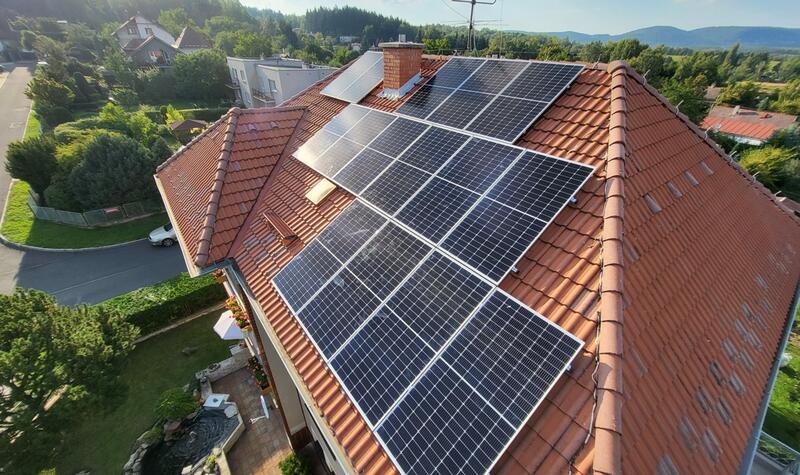 Reference: Solární elektrárna s možností ukládání vyrobené energie do baterií - Chodov