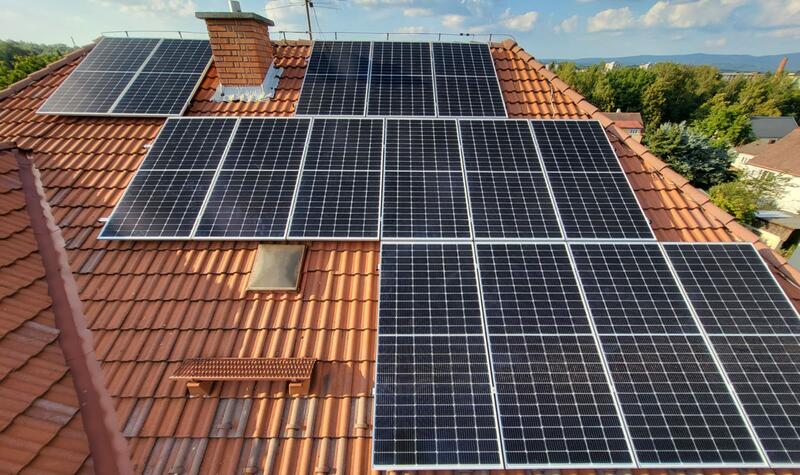 Reference: Solární elektrárna s možností ukládání vyrobené energie do baterií - Chodov