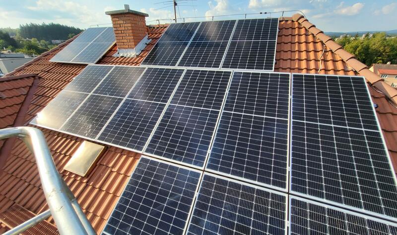 Reference: Solární elektrárna s možností ukládání vyrobené energie do baterií - Chodov