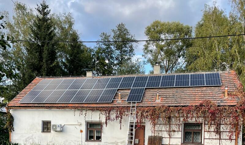 Reference: Solární elektrárna s uložením vyrobené energie do baterií - Neveklov