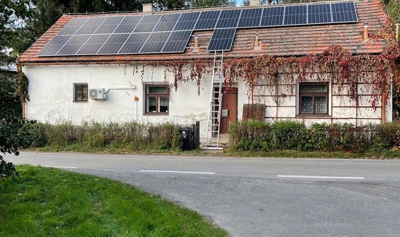 Reference: Solární elektrárna s uložením vyrobené energie do baterií - Neveklov
