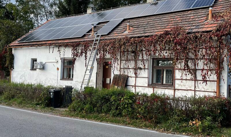 Reference: Solární elektrárna s uložením vyrobené energie do baterií - Neveklov